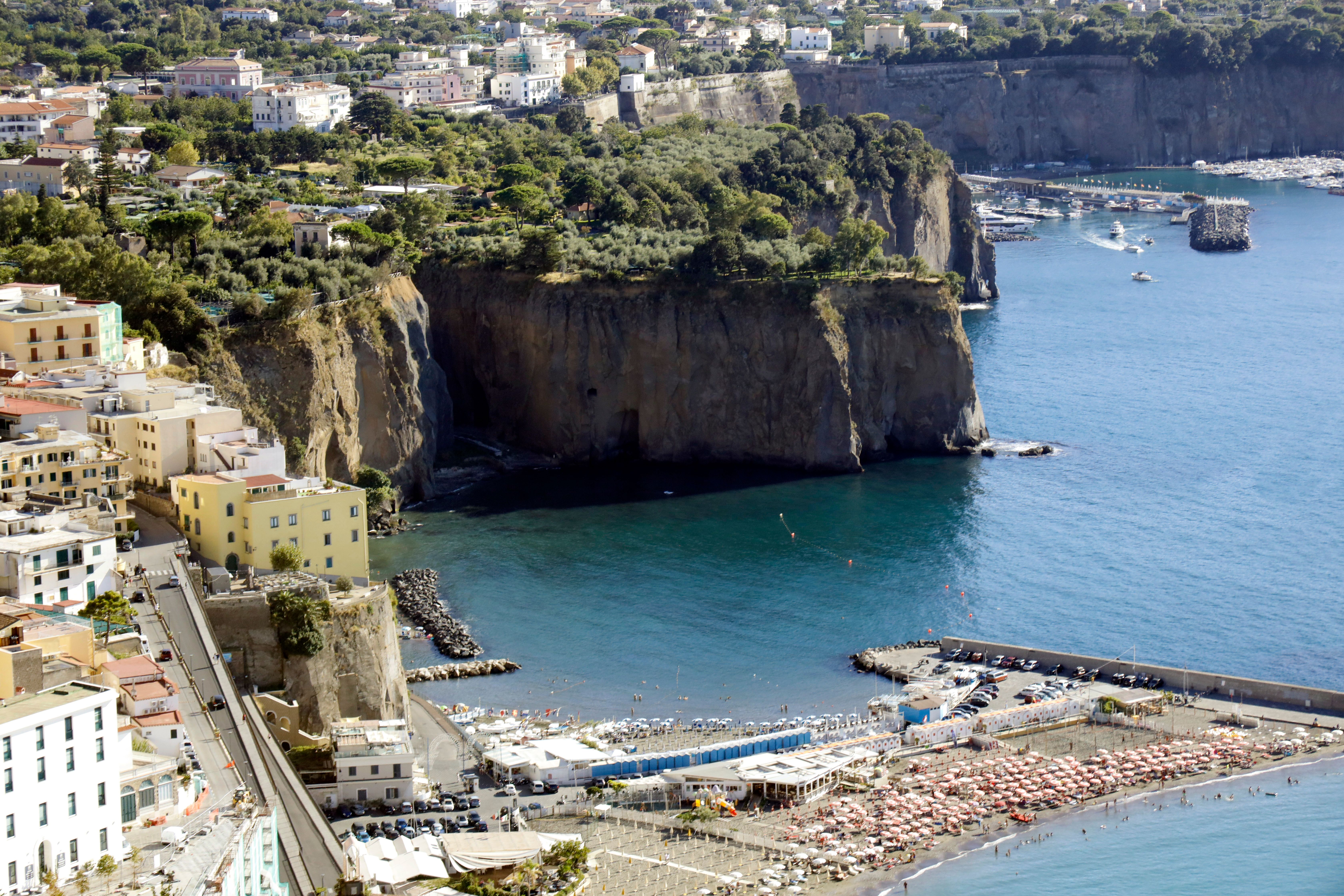 Dalla Statale 268 alla Sorrentina, la lunga scia di sangue sull’asfalto della provincia di Napoli